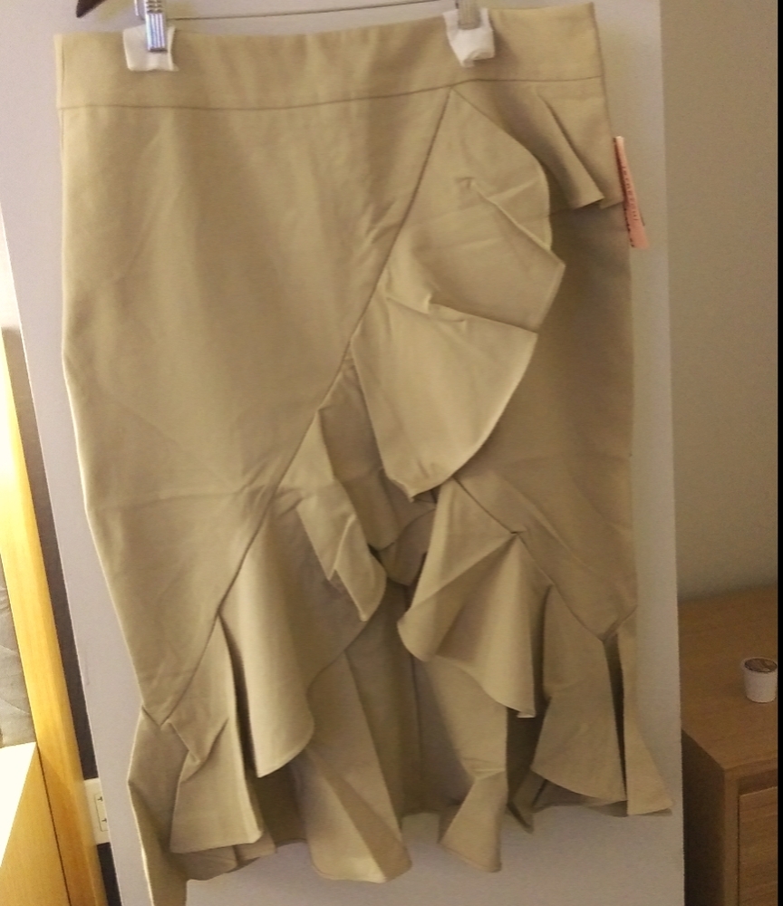 NEW YORK&CO RUFFLED FLAIR SKIRT-18. NEW!